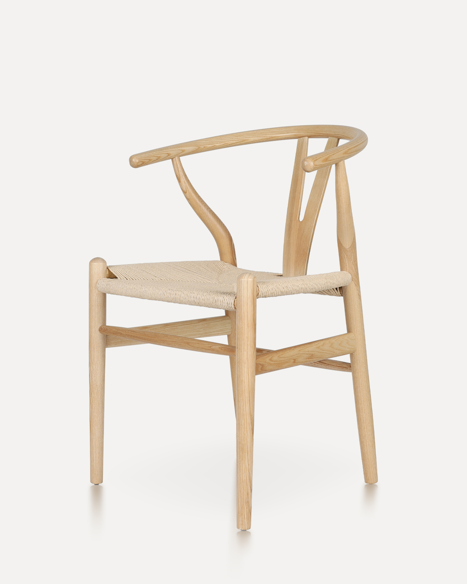 เก้าอี้ไม้สง่างามไร้กาลเวลา