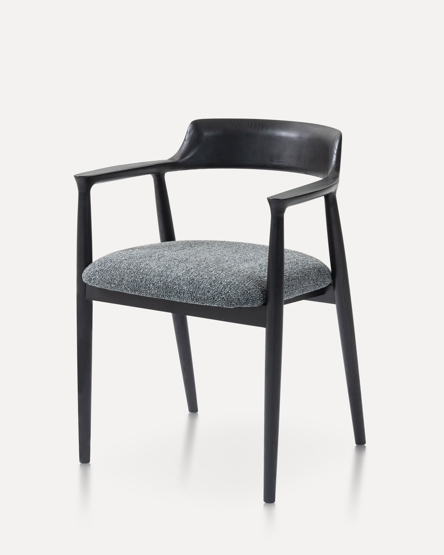 เก้าอี้ไม้ที่เรียบง่าย