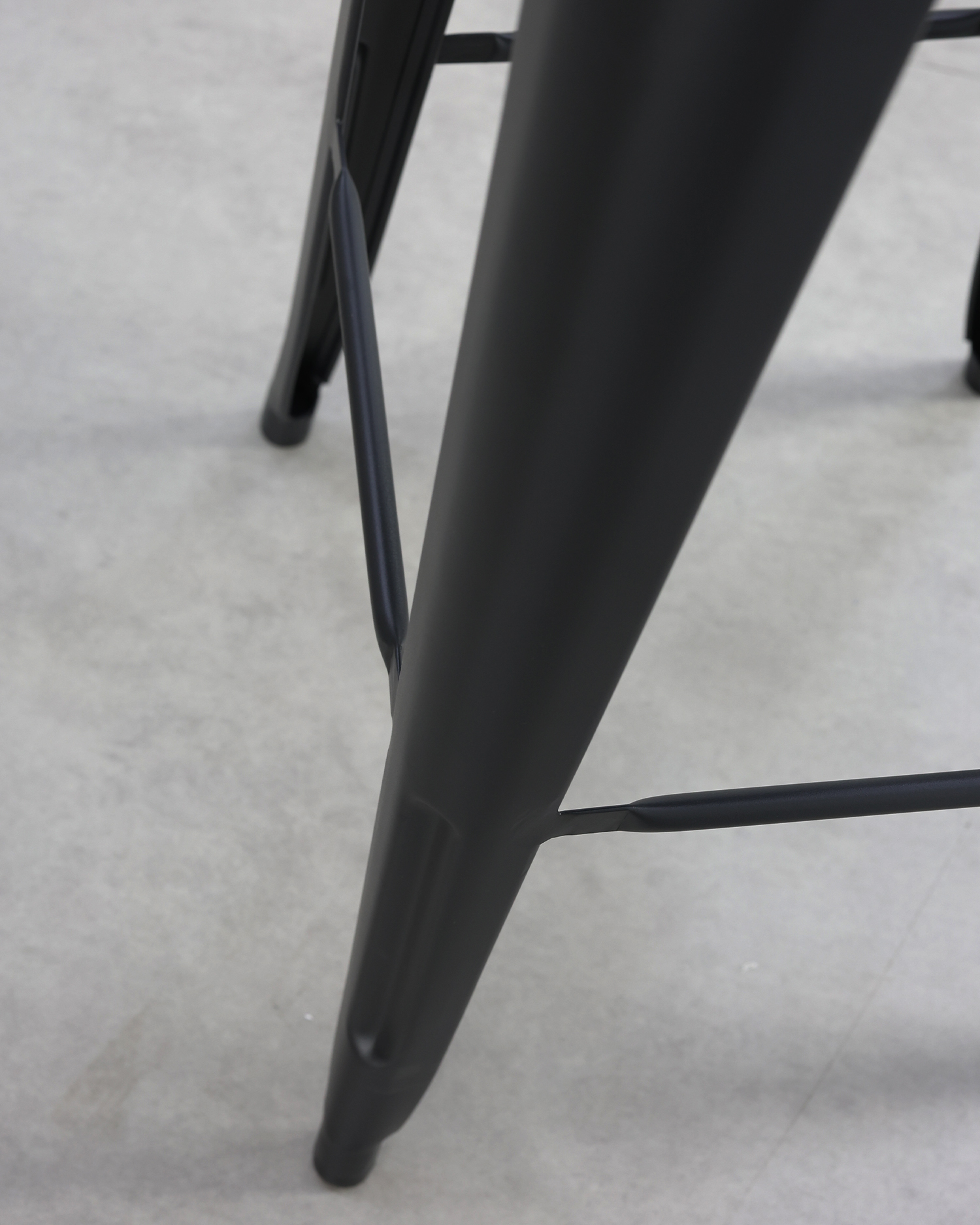 เก้าอี้ออกแบบรับประทานอาหารสีดำย้อนยุค เก้าอี้ออกแบบรับประทานอาหารสีดำย้อนยุค