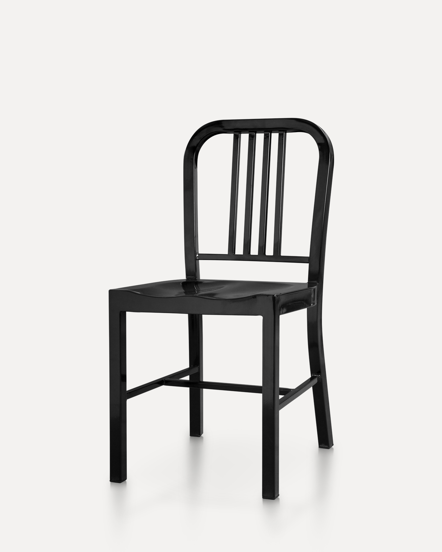 เก้าอี้เหล็กออกแบบอมตะ